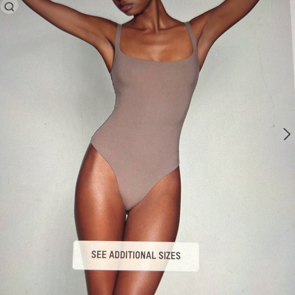 Skims Fits Everybody Square Neck Bodysuit - Picture 2 of 10